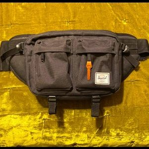Herschel Supply Co black convertible crossbody Fanny waist pack bag purse